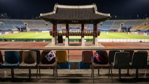 남북 여자 축구, 공동 응원단 결성 두고 입장차