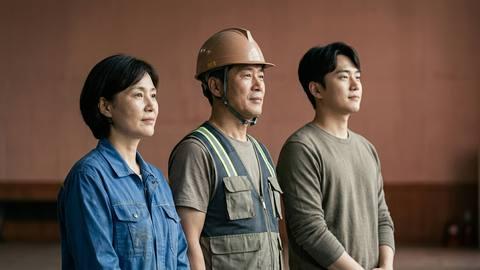 63년 만에 노동절 법정 공휴일 지정