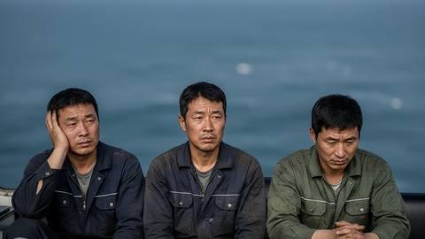 호르무즈 해협 고립 선원, 길어지는 어려움