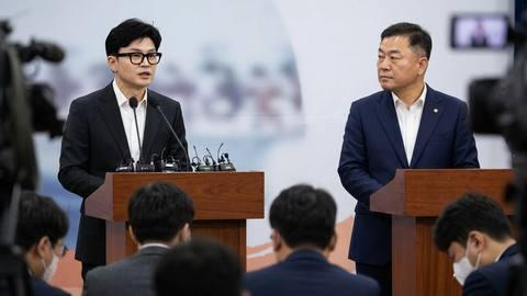 한동훈, 전재수 '배신' 발언에 "이재명 계엄 막을 건가" 질문