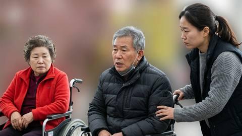 장애인 단체 시위, 종각역 일대 교통 마비시켜
