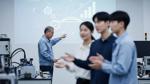 청년 46% "선배에게 배우기 어렵다"… 스스로 실력은 "높다" 평가